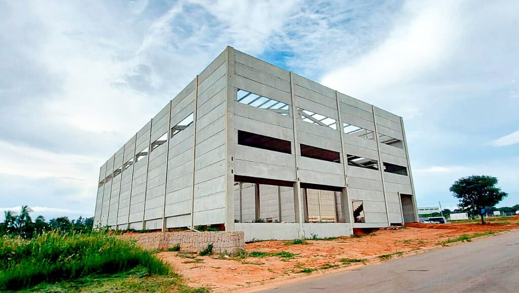 construção de Barracão pré-moldado